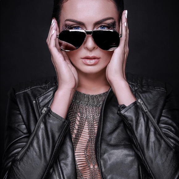 Silver Mirror Lens Oversized Sunglasses - Picture 2 of 4